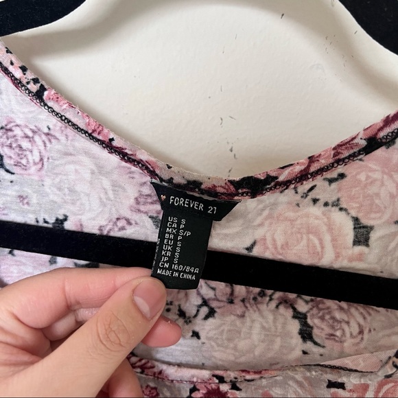 Forever 21 Floral Open Shoulder Top - Picture 4 of 6